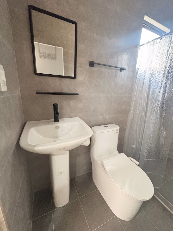 Private bathroom in the guest room